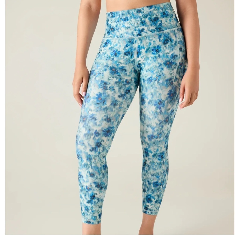Athleta Blue Floral Delancey Skyline Salutation Stash 7/8 Leggings Size Small